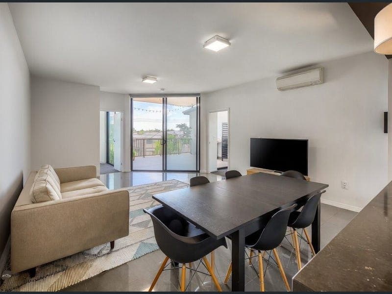19/21 Yeronga Street — photo 1 of 5