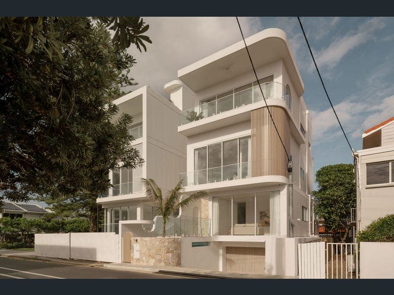 182B Hedges Avenue, Mermaid Beach — photo 1 of 5
