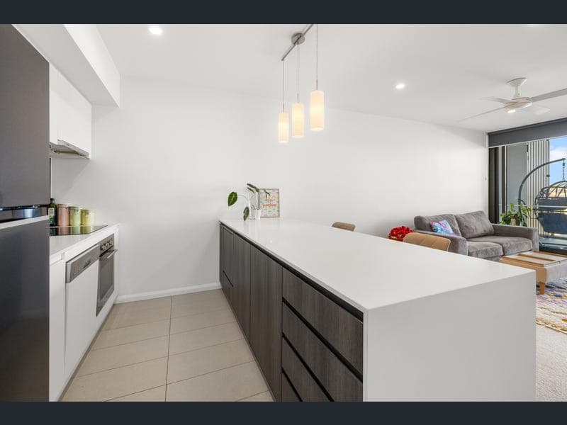 20807/300 Old Cleveland Road, Coorparoo — photo 1 of 5