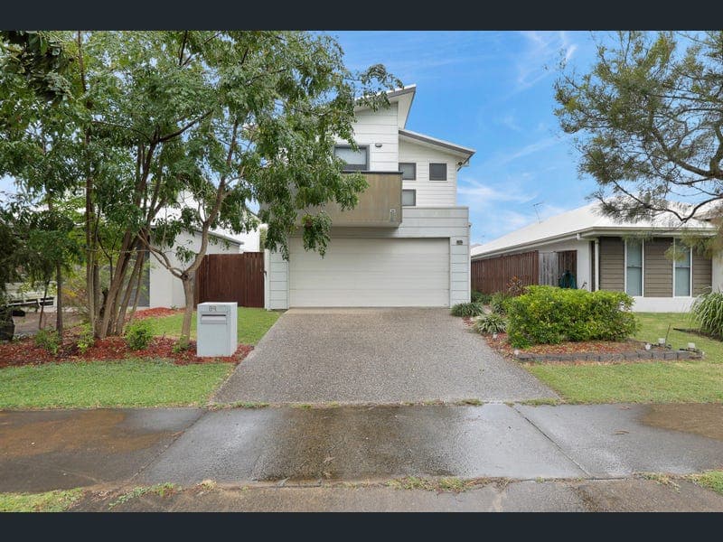 89 Scarborough Circuit, Blacks Beach — photo 1 of 5