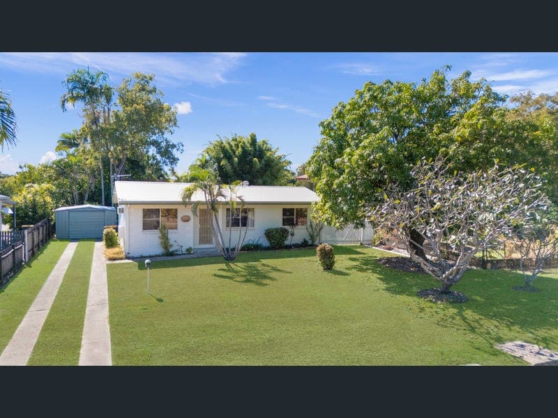 166 Ocean Parade, Balgal Beach — photo 1 of 5