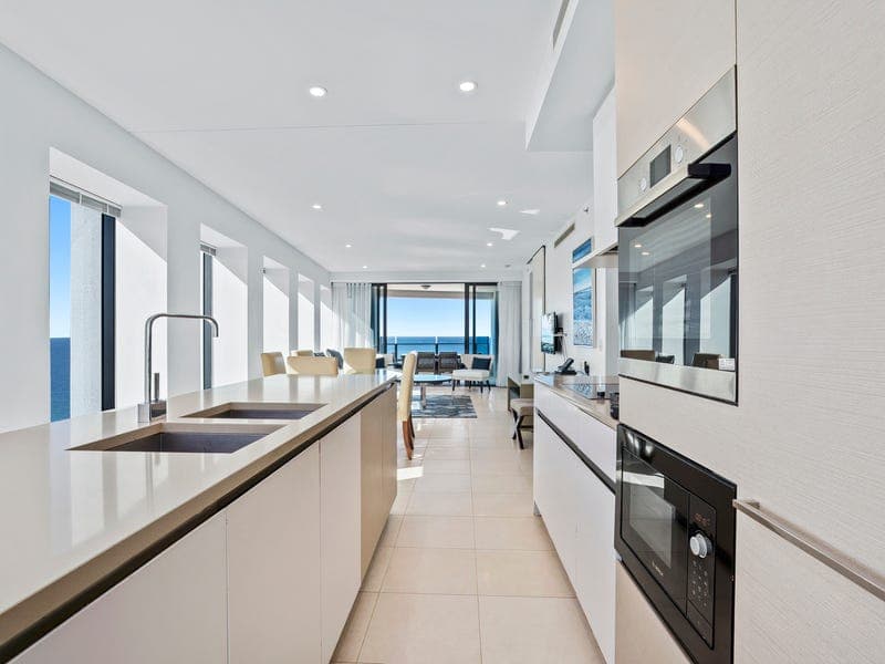 2405/4 The Esplanade, Surfers Paradise — photo 1 of 5