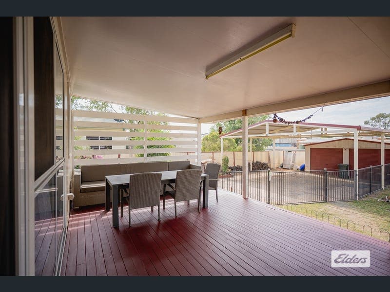 22 Feather Street, Roma — photo 1 of 5