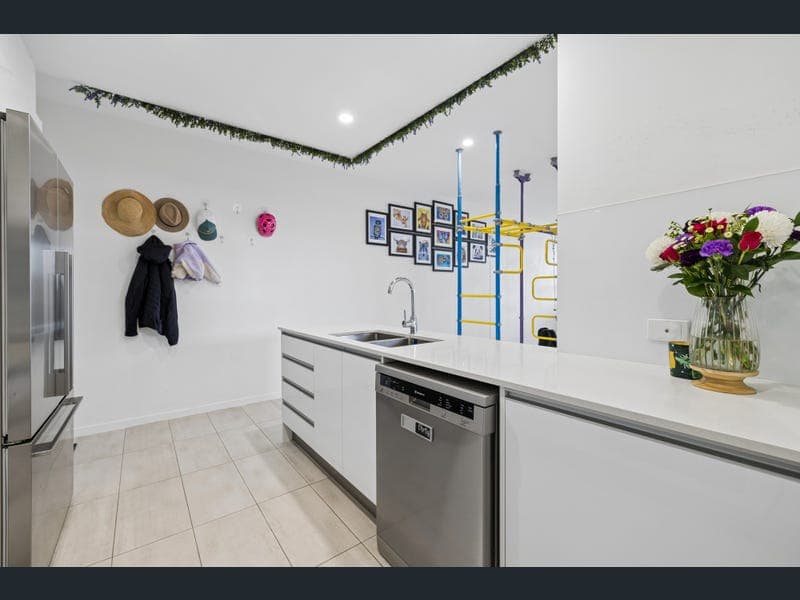204/47 Hood Street, Sherwood — photo 1 of 3