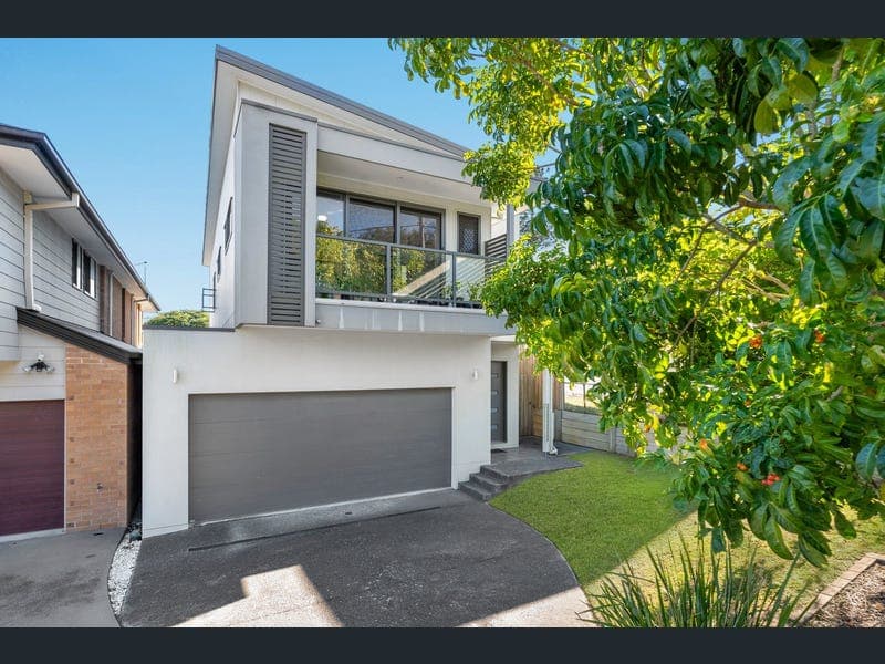 354 Nursery Rd, Holland Park — photo 1 of 5