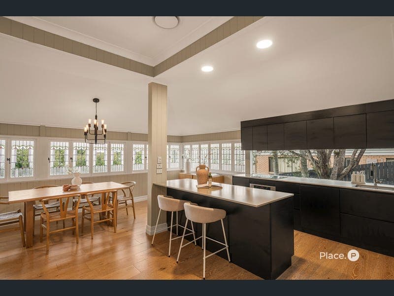 76 Kingsbury Street, Norman Park — photo 1 of 5