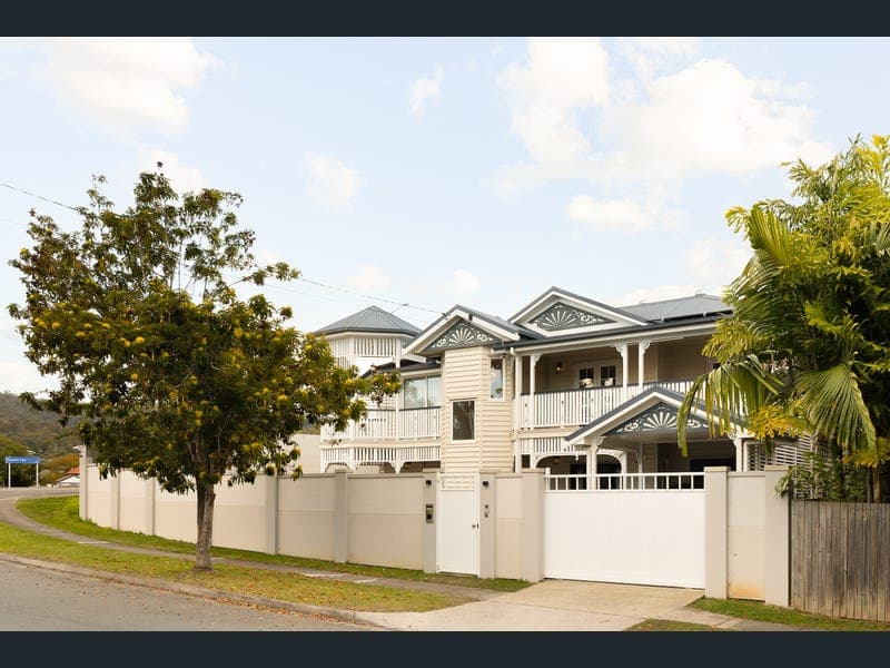 2 Glenholm Street, Mitchelton — photo 1 of 5