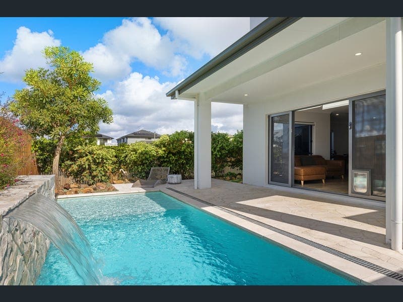 2/1 Kumbatine Street, Pimpama — photo 1 of 5