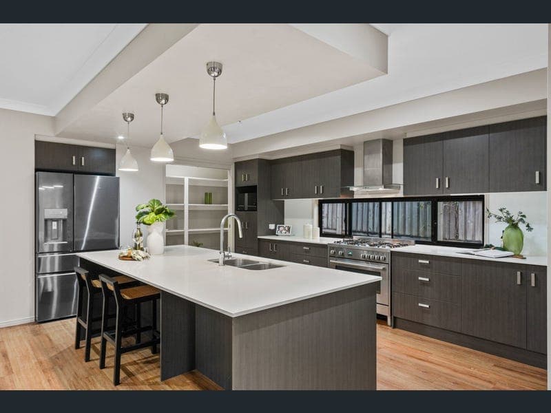 17 Westbury Place, Carindale — photo 1 of 5