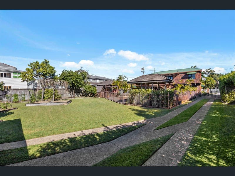 95 Preston Road, Manly West — photo 1 of 5
