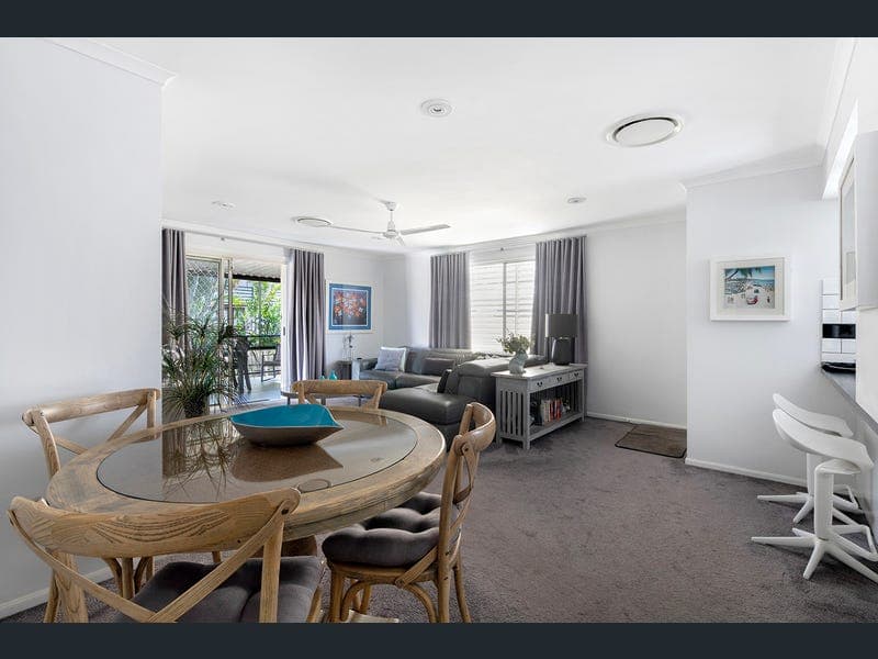 8/70 Hansford Road, Coombabah — photo 1 of 5