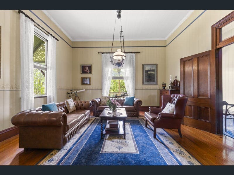 15 Gray Road, West End — photo 1 of 5
