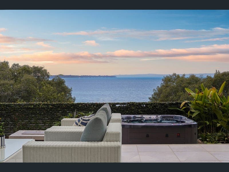 10 Broadwater Terrace, Redland Bay — photo 1 of 5