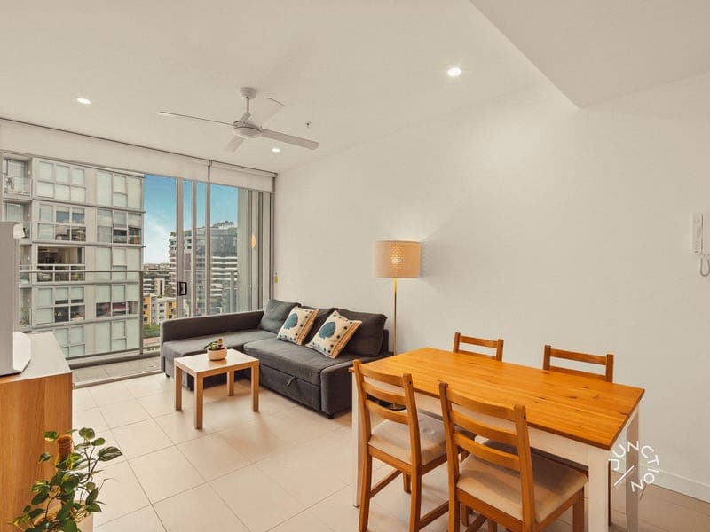 37 Kyabra Street, Newstead — photo 1 of 5