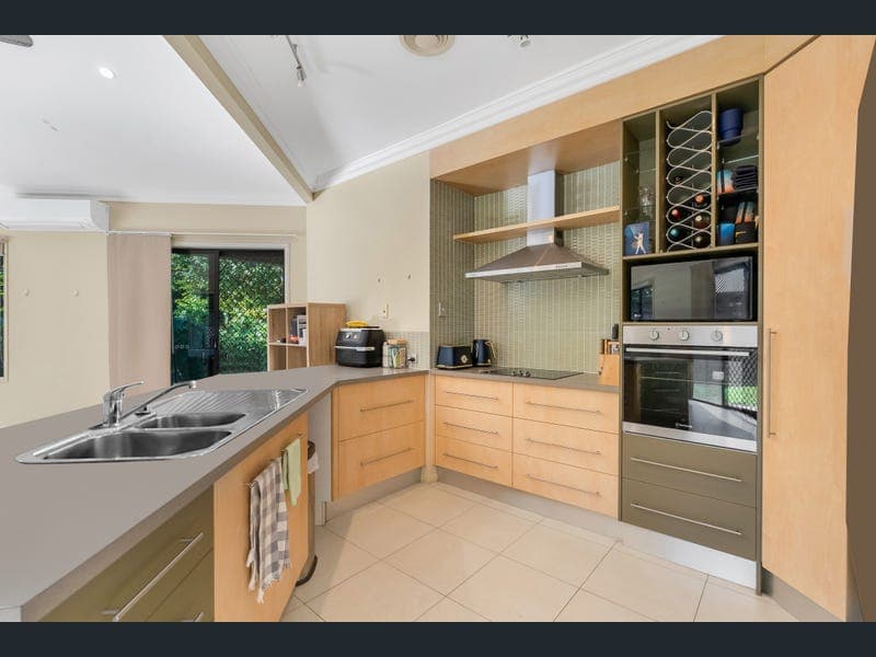 4 Pollock Close, Bentley Park — photo 1 of 5