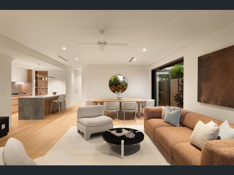 1/7 Feez Street, Yeronga — photo 1 of 5
