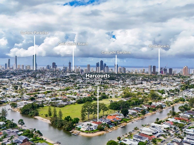 52 Moana Park Avenue, Broadbeach Waters — photo 1 of 5