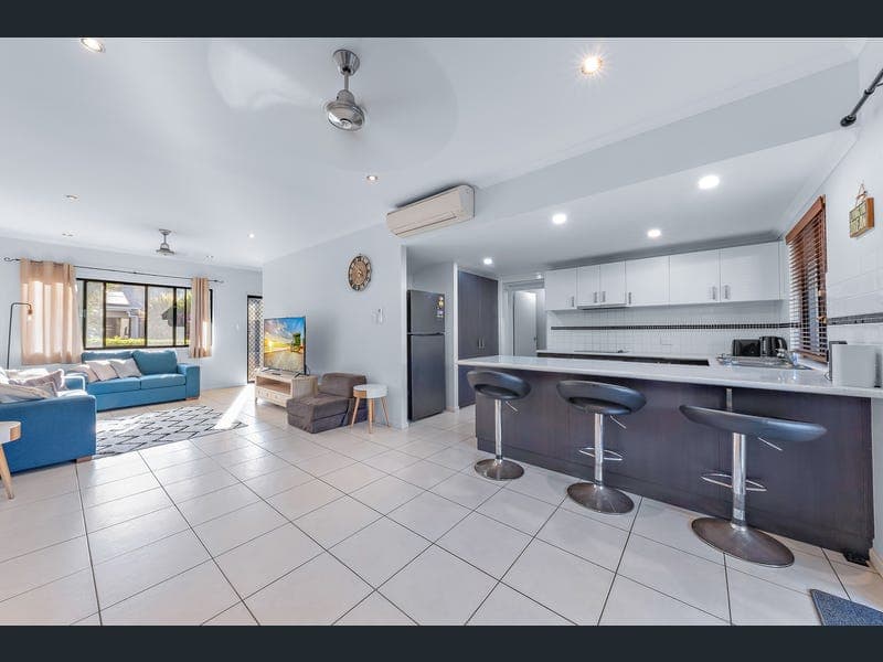 23/25 Abell Road, Cannonvale — photo 1 of 5