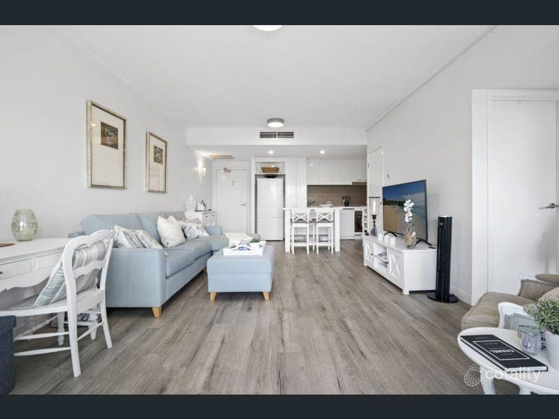 2102/33 T E Peters Drive, Broadbeach Waters — photo 1 of 5