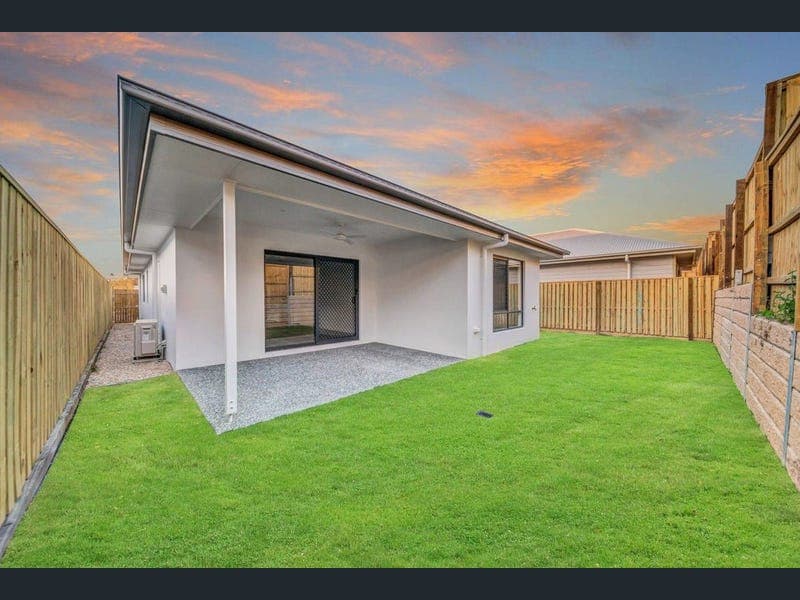 10 Potter Way, White Rock — photo 1 of 5