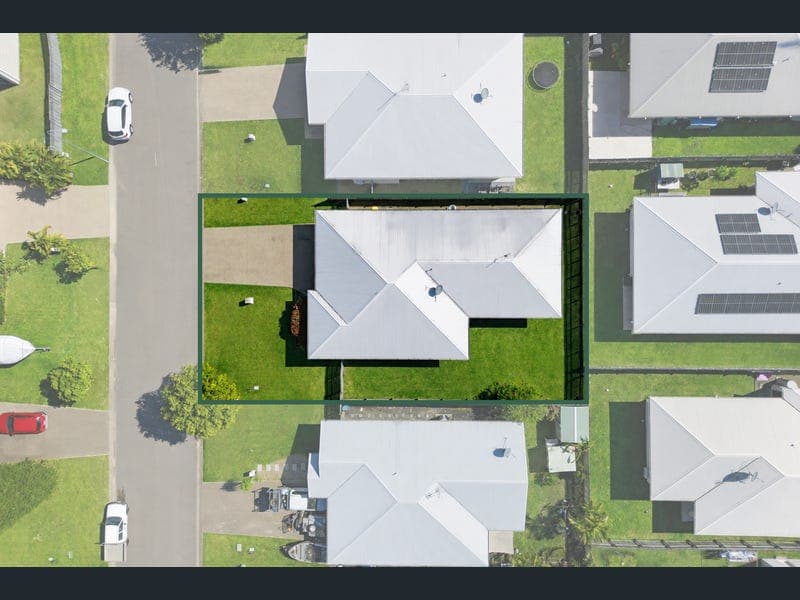 13 Nova Street, Mount Low — photo 1 of 5