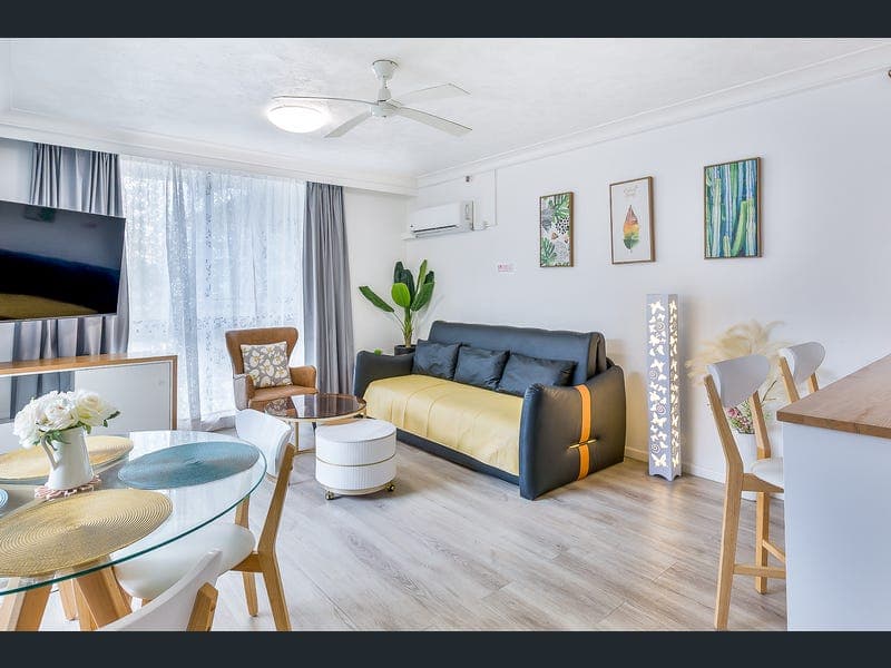 311/18 Hanlan Street, Surfers Paradise — photo 1 of 5