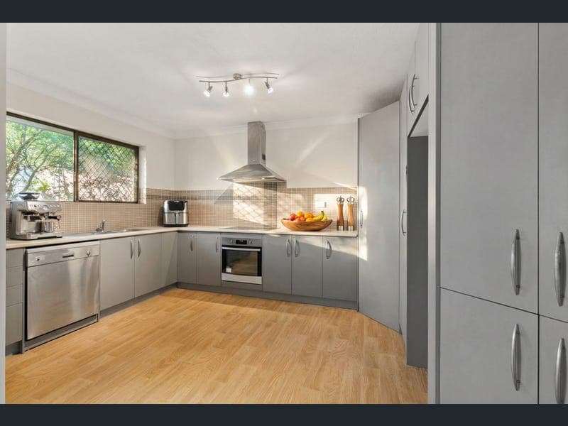 2/10 Alpha Street, Taringa — photo 1 of 5