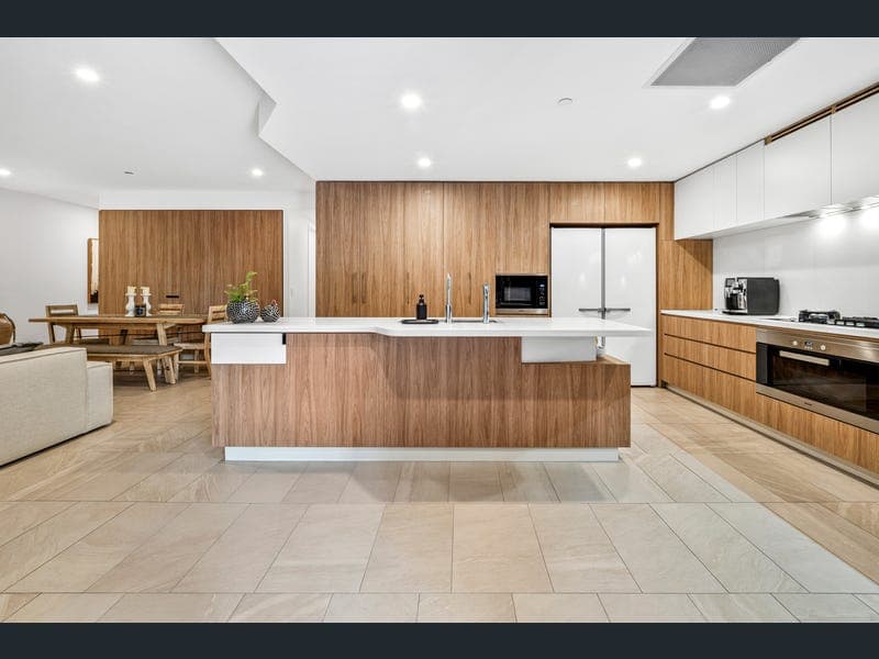 106/25 Shafston Avenue, Kangaroo Point — photo 1 of 5