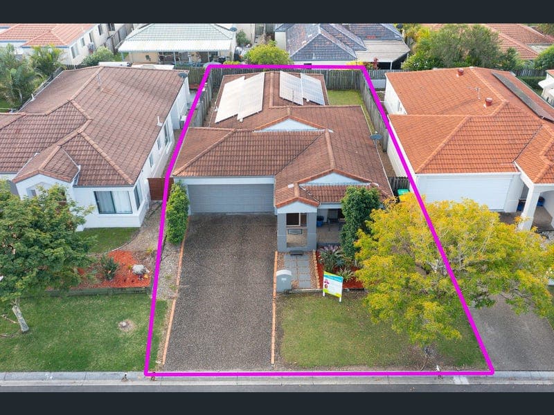6 Harrow Place, Arundel — photo 1 of 5
