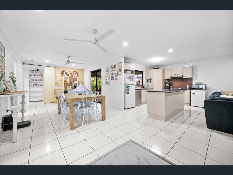 33 Cliffdale Street, Bentley Park — photo 1 of 5