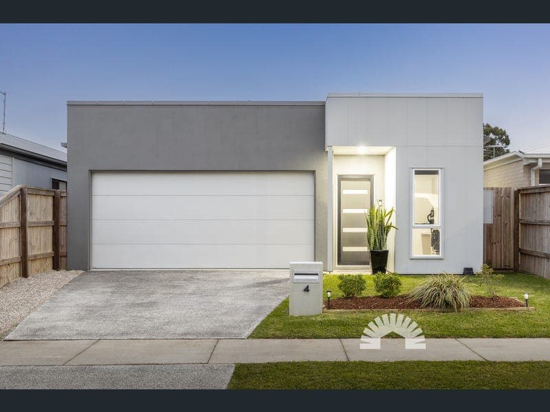 4 Composure Street, Morayfield — photo 1 of 5