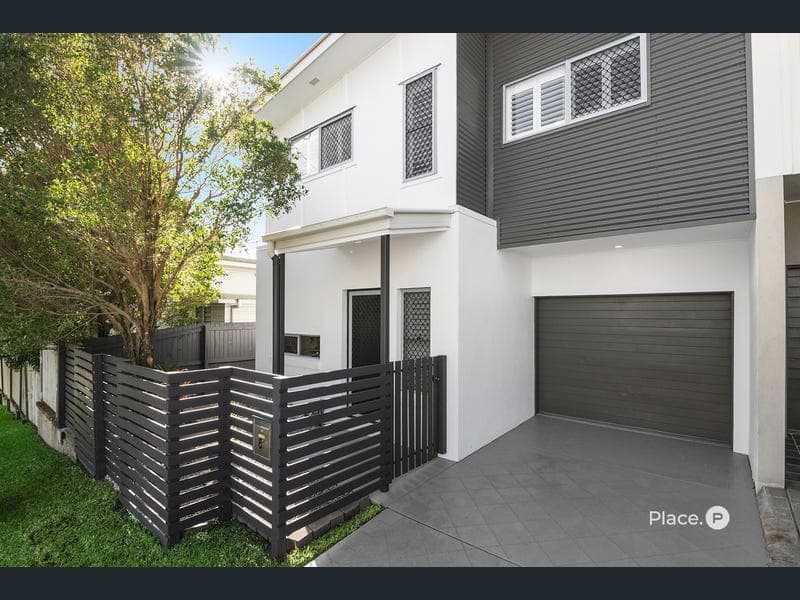6 Embie Street, Holland Park West — photo 1 of 5