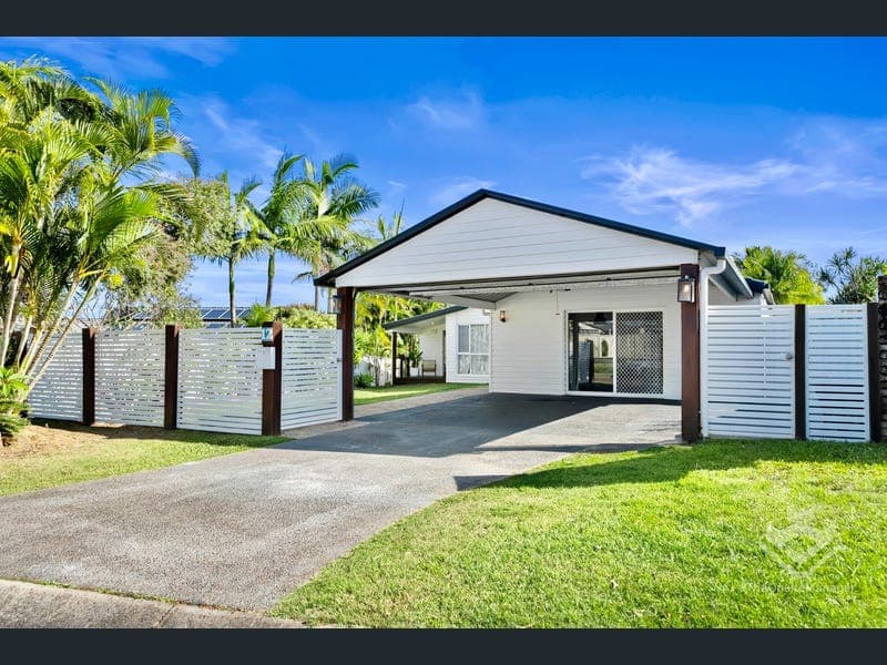 12 Balranald Court, Helensvale — photo 1 of 5