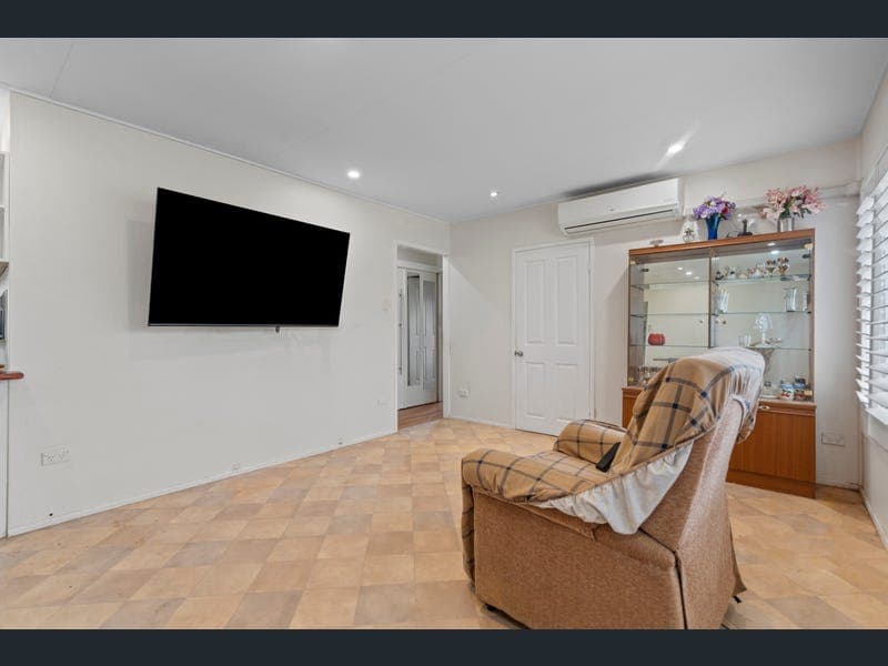 17 Cavell Avenue, Beaudesert — photo 1 of 5