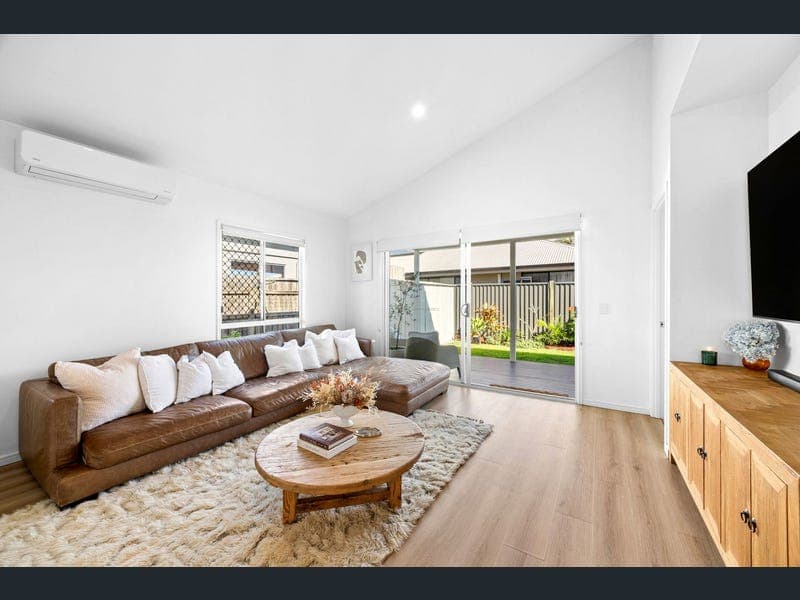 24 Bonaire Court, Parrearra — photo 1 of 5