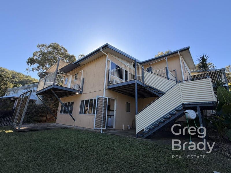 33 Jackson Street, Sarina — photo 1 of 5