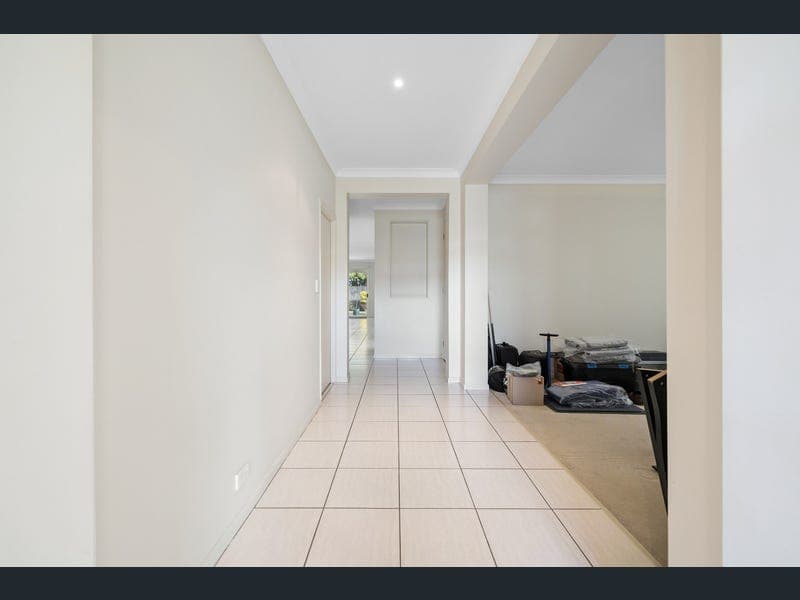24 Millettia Close, North Lakes — photo 1 of 5