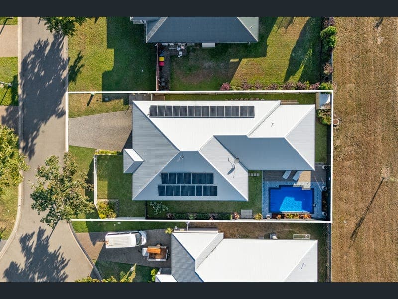 21 Supplejack Court, Mount Low — photo 1 of 5
