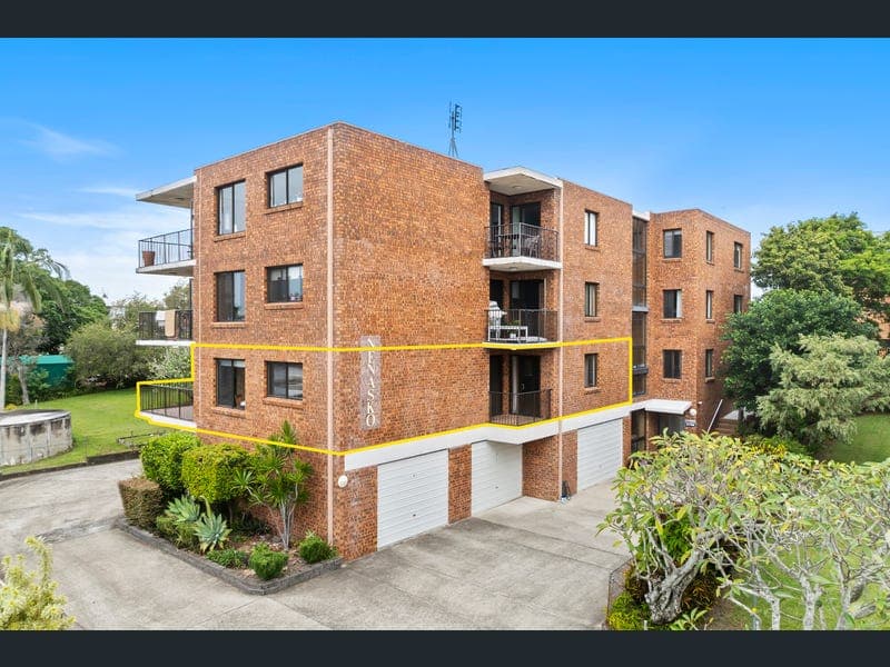 2/41a Albert Street, Kings Beach — photo 1 of 5