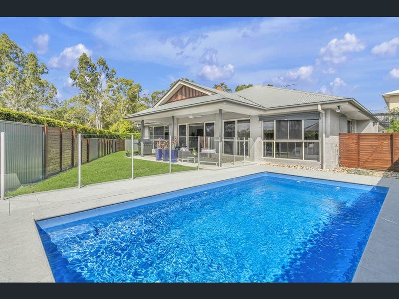 5 Alpinea Court, Sinnamon Park — photo 1 of 5