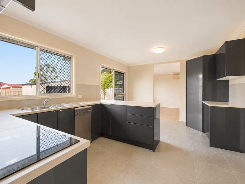 40 Claverton Drive, Deception Bay — photo 1 of 5