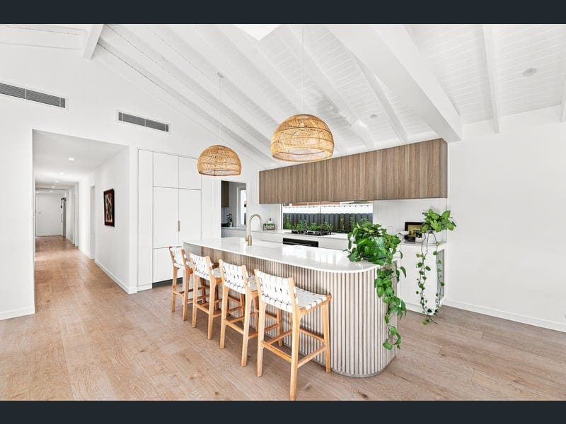 34 Aruma Avenue, Burleigh Waters — photo 1 of 5