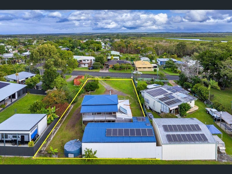19 Squire Street, Tin Can Bay — photo 1 of 5