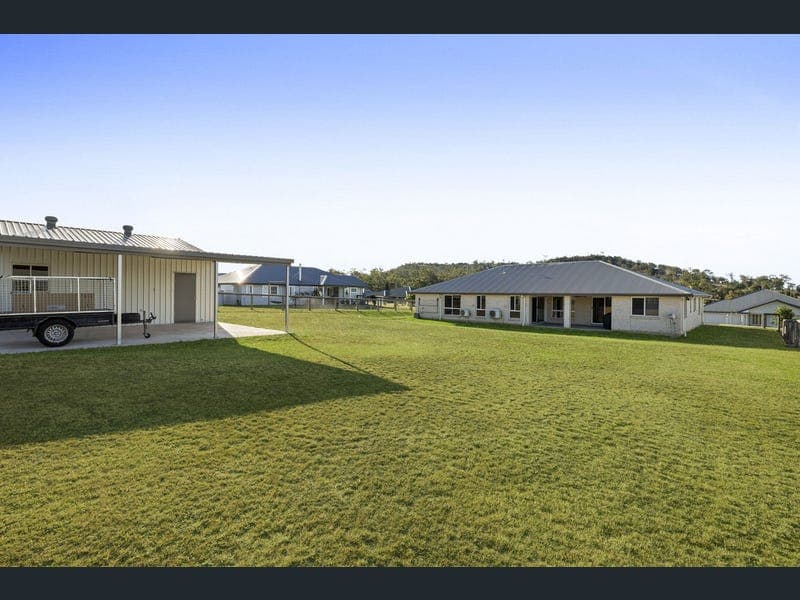 8 Lapwing Crescent, Meringandan West — photo 1 of 5