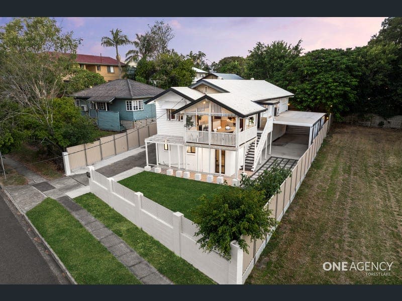 16 Hyde Road, Yeronga — photo 1 of 5