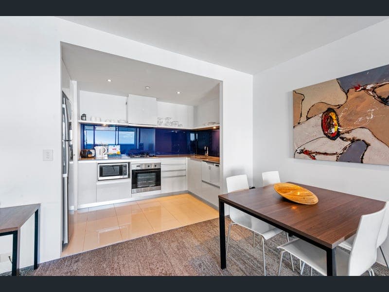2233/9 Ferny Avenue, Surfers Paradise — photo 1 of 5