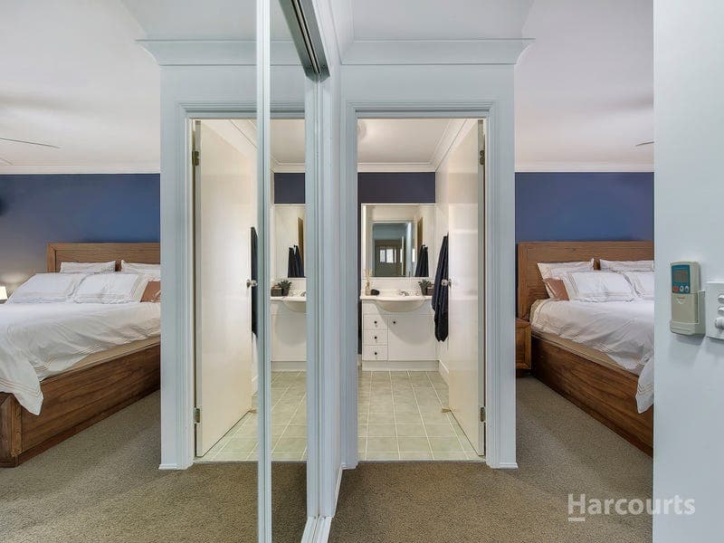 8 Azalea Crescent, Fitzgibbon — photo 1 of 5