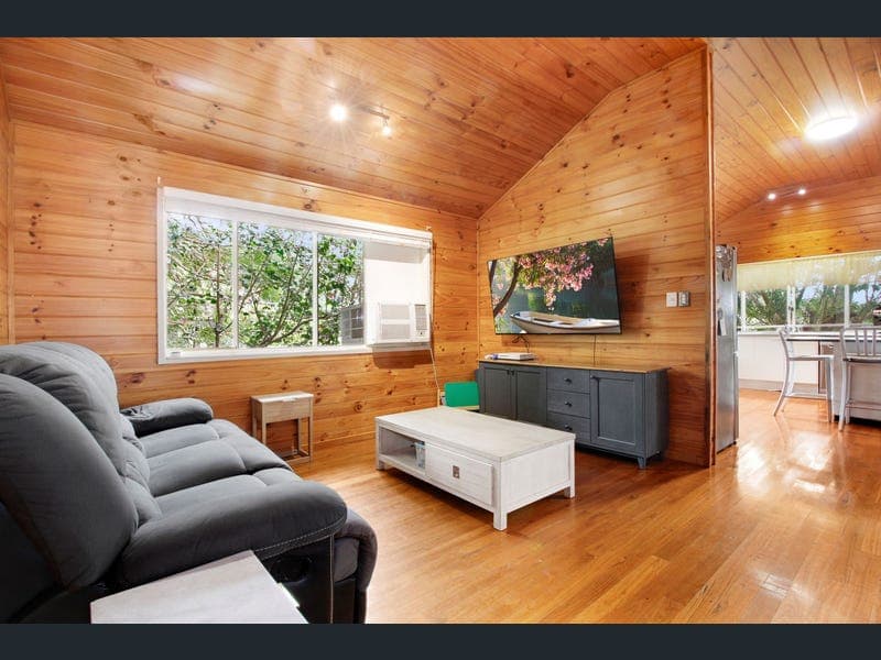 28 Blue Bay Crescent, Macleay Island — photo 1 of 5