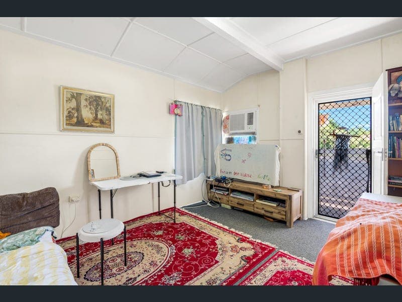 218 Pratten Street, Warwick — photo 1 of 5
