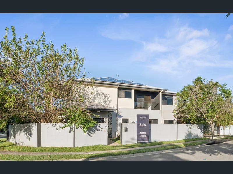 11 Palladium Boulevard, Hope Island — photo 1 of 5